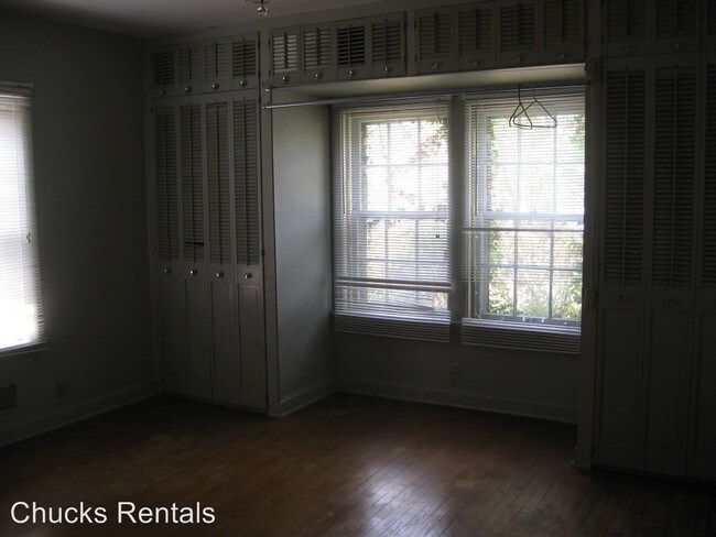 Building Photo - 4 br, 3 bath House - 811 W Walnut Street