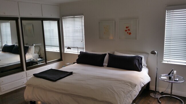 Bedroom - 1436 N Laurel Ave