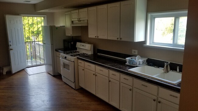 Foto del edificio - 14802 Cooper Ave