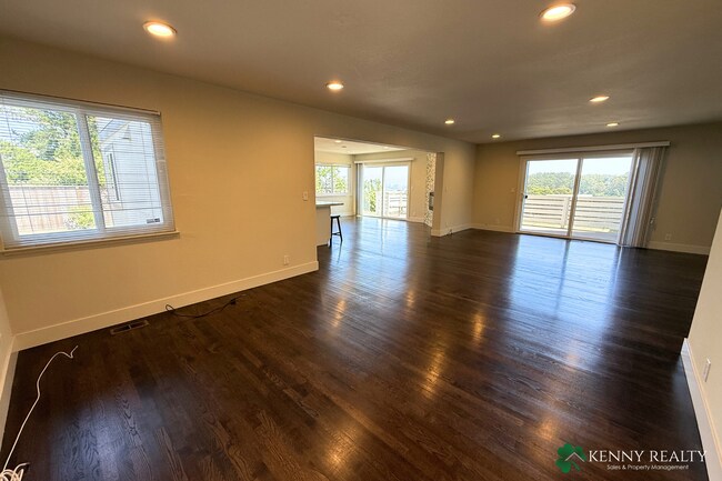 Foto del edificio - Spacious 5-Bedroom Home with Large Backyard in San Bruno