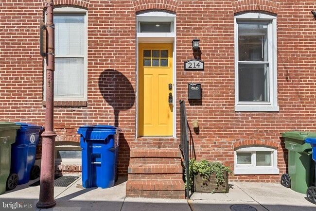 Building Photo - 214 N Madeira St