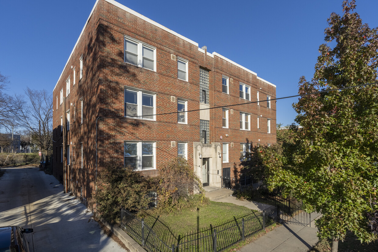 Building front - 1380 Bryant St NE