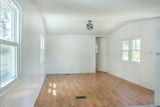 Building Photo - 762 Jennings Ave