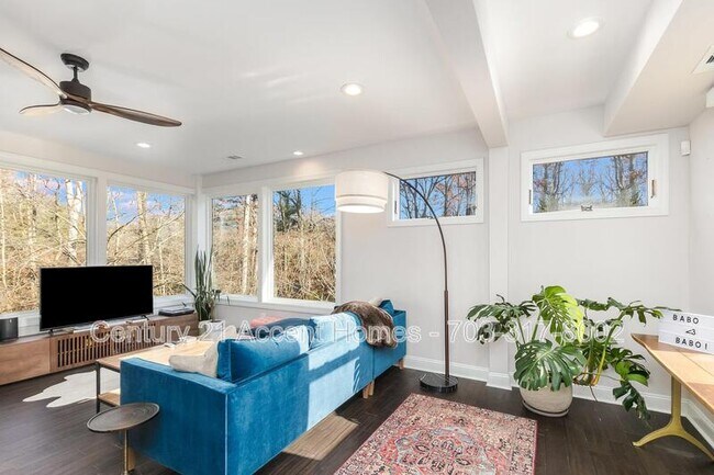 Foto del edificio - 3304 Highland Ln