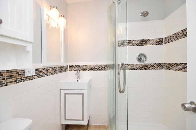 Building Photo - 1343 W Winona St