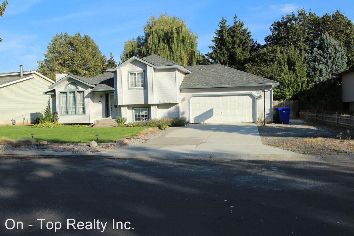 Primary Photo - 3 br, 2 bath House - 422 W. Falcon Rd.