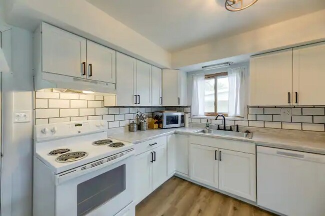 Building Photo - 1223 Ringwalt Dr