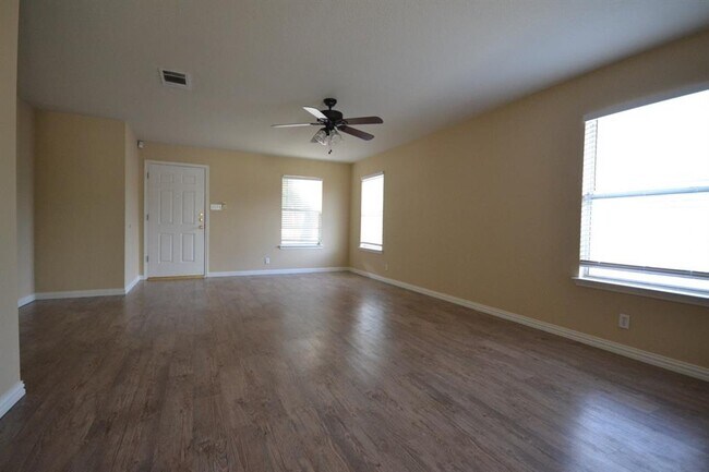 Building Photo - 208 Brentwood Dr