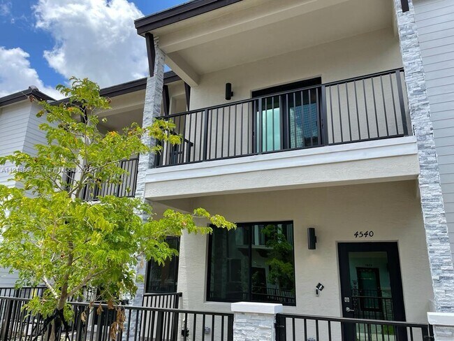 Building Photo - 4540 NW 83rd Path