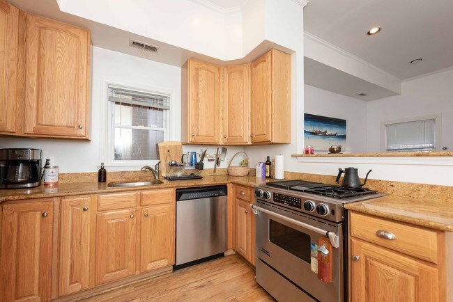 Building Photo - 1418 5th St NW