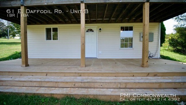 Building Photo - 1 Bed / 1 Bath Duplex Lower Unit