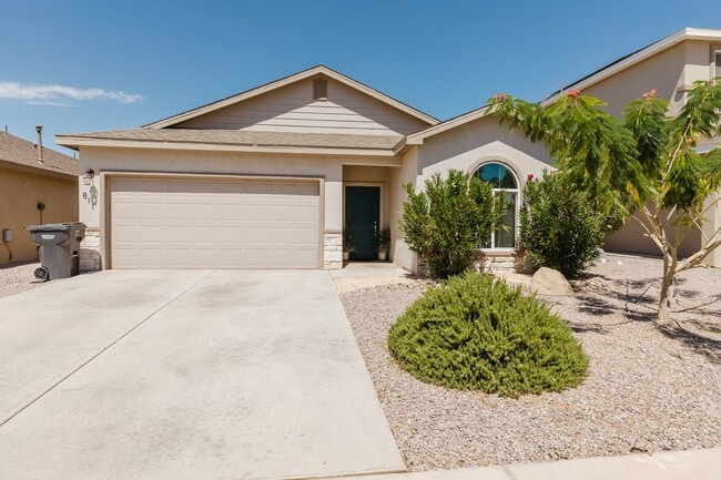 Building Photo - Meticulously Clean 3 bedroom 2 bathroom Home