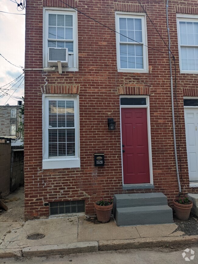 Front - 1528 Olive St