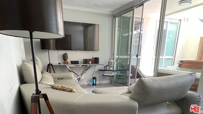 Foto del edificio - 1015 N Kings Rd