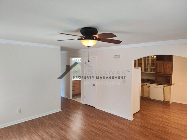 Foto del edificio - 308 Lakeshore Dr