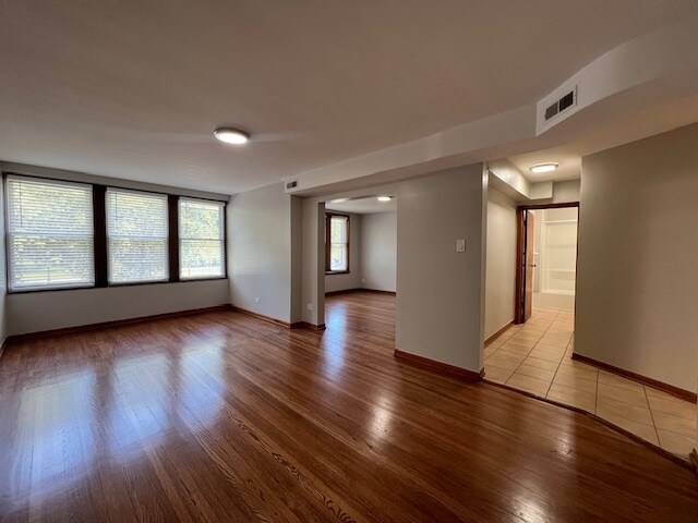 Building Photo - 3905 W Schubert Ave