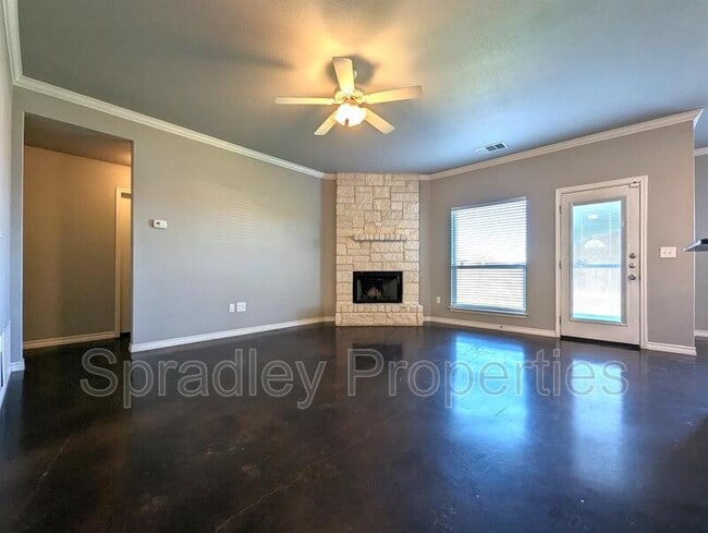 Building Photo - 510 Kayla St