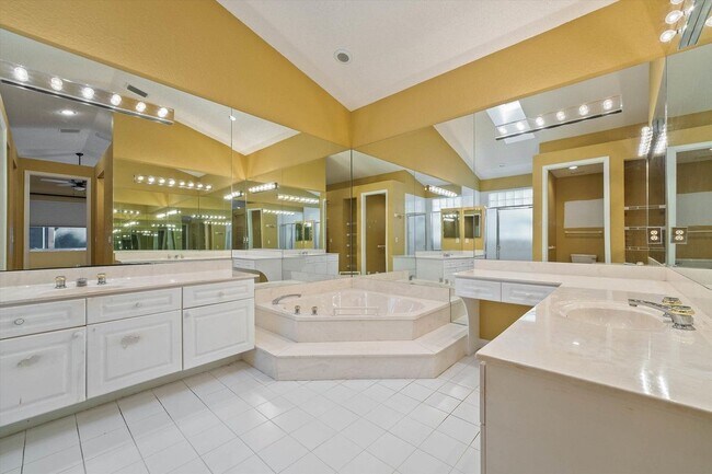Foto del edificio - 10860 Fairmont Village Dr