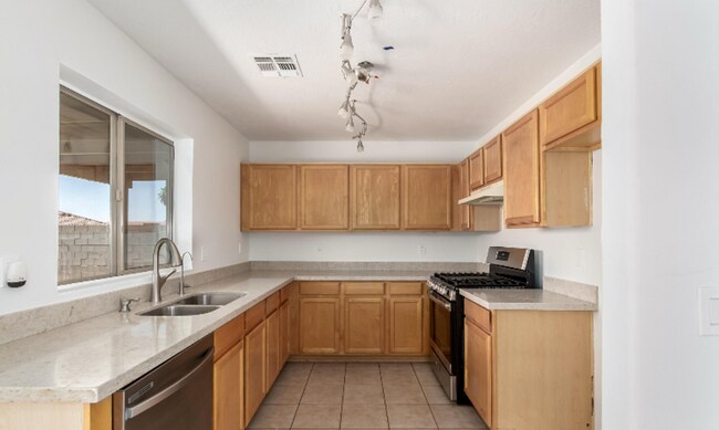 Foto del edificio - Charming Corner Lot Gem!