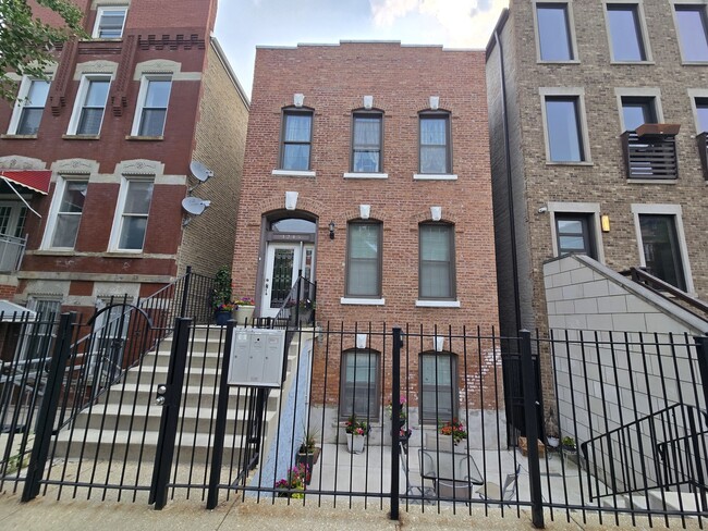 Building Photo - 1245 N Cleaver St