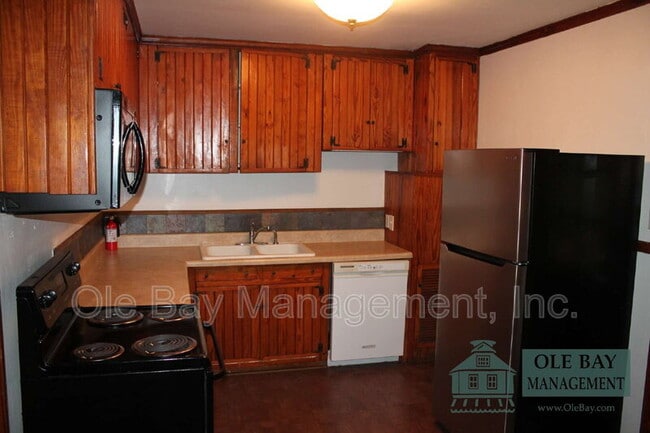Building Photo - 855 Azalea Rd