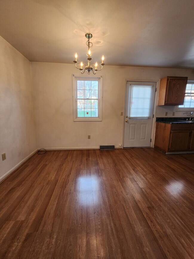 Foto del edificio - 811 E King St