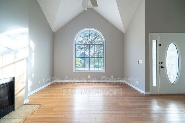 Foto del edificio - 667 Thorn Brook Ridge