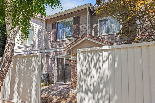 Foto del edificio - 6125 Lambeck Ln