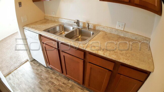 Foto del edificio - 775 Robins Rd