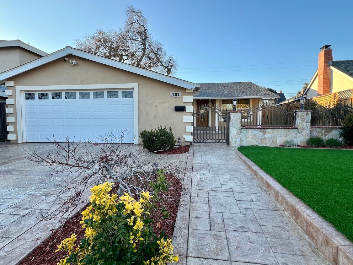 Foto principal - Beautifully remodeled one story house in B...