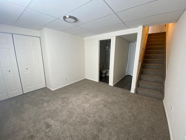 Building Photo - Beautiful 2B/2B Louisville Townhome
