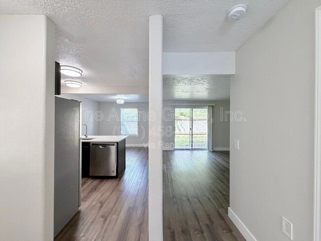 Photo - 13066 SE Powell Blvd Apartment