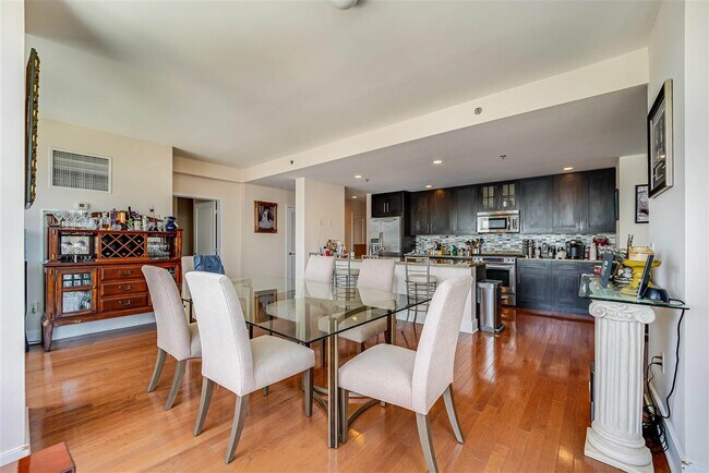 Foto del edificio - 1125 Maxwell Ln