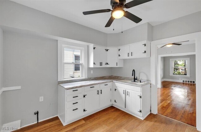 Foto del edificio - 3363 E 102nd St