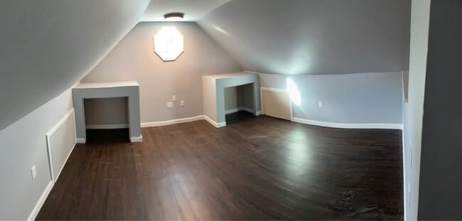 Building Photo - 95 Messer St