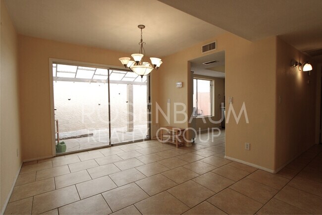 Foto del edificio - Stunning 2-bedroom, 1.5-bath haven in Phoe...