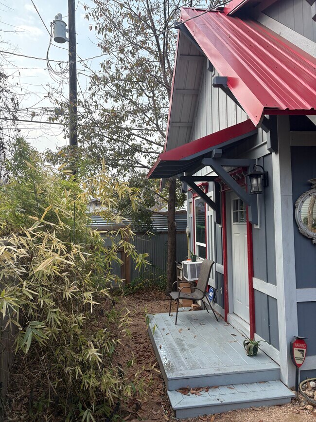 Foto del edificio - 220 Alamosa Ave