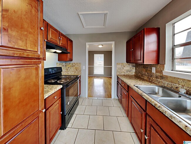 Building Photo - 213 Closhire Dr
