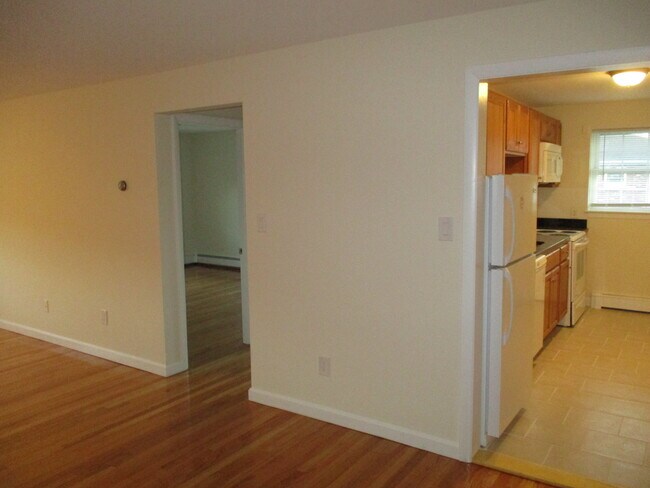 Building Photo - 7 Lakeview St