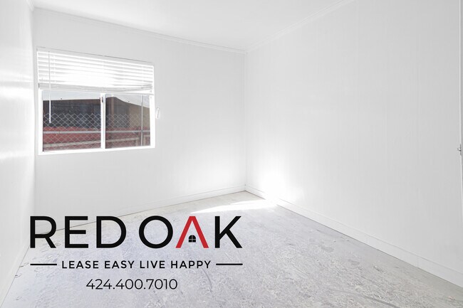 Building Photo - Cozy One Bedroom with Hardwood Vinyl Floor...