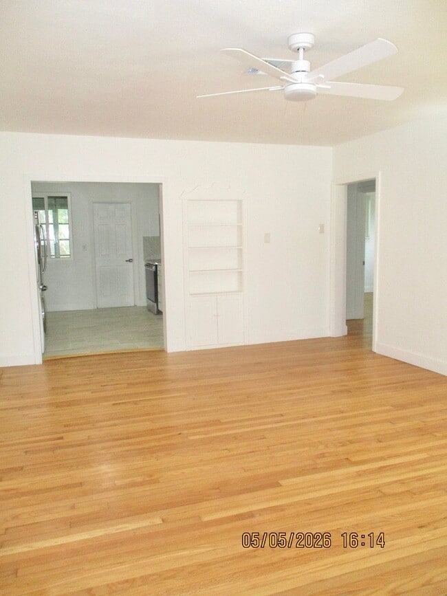 Building Photo - 921 Daytona Ave