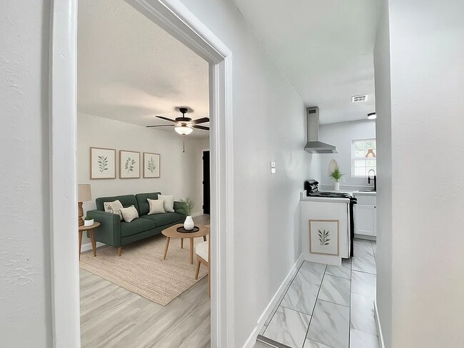 Foto del edificio - 923 Fernwood Ave