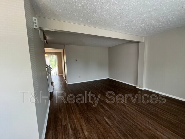 Foto del edificio - 5078 Donner Ln