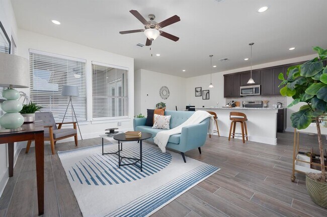 Building Photo - 611 Parkline Dr