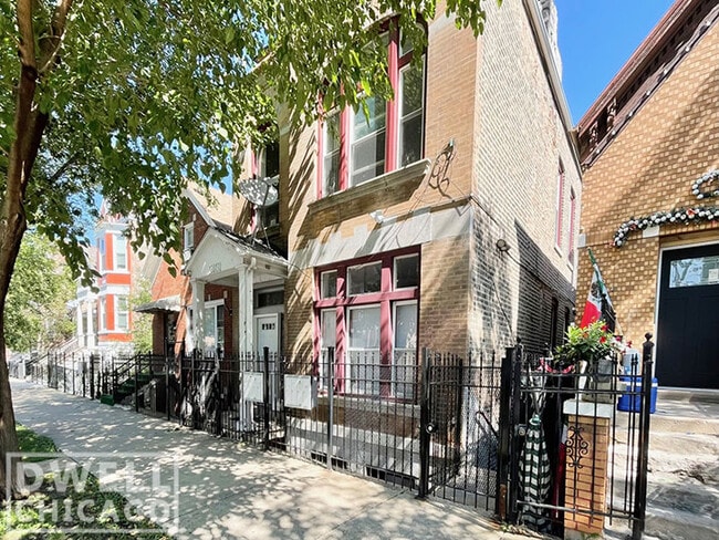 Building Photo - 2135 S Fairfield Ave