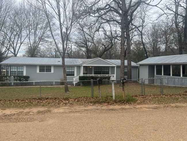 Building Photo - 2140 Hickory St