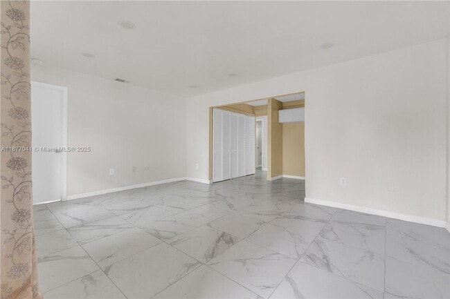 Foto del edificio - 5807 SW 27th St