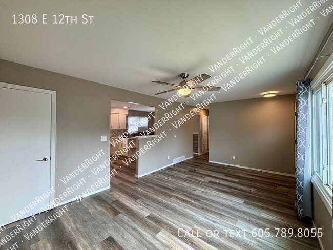 Building Photo - 1308 E 12th St