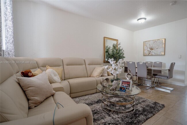 Foto del edificio - 17600 NW 73rd Ave