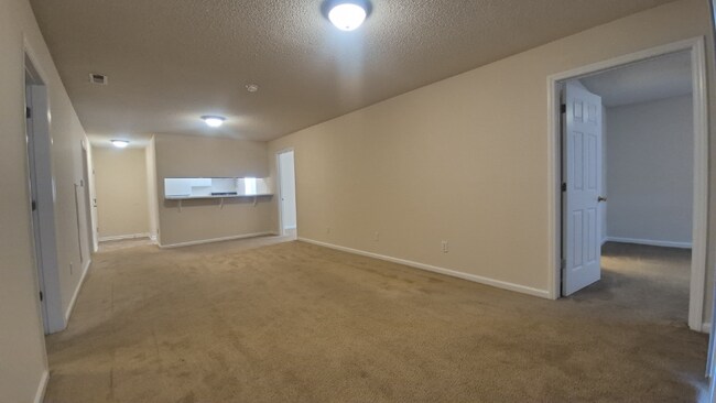 Foto del edificio - 320 Brownlea Dr